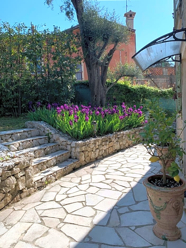 Le Mas Des Roses 1884 – Vence, CT