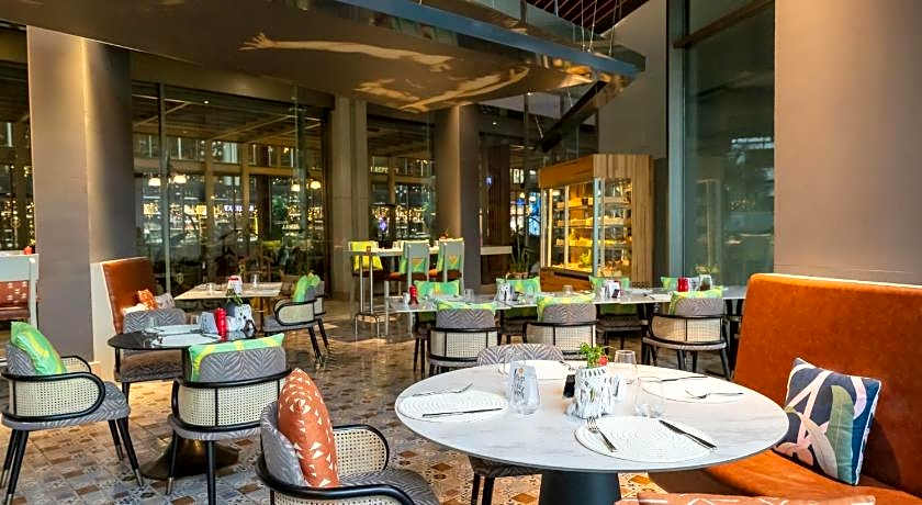 Nirvana Cosmopolitan Hotel - Convention & Sports Center