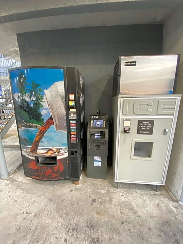 Golden West Manor Motel