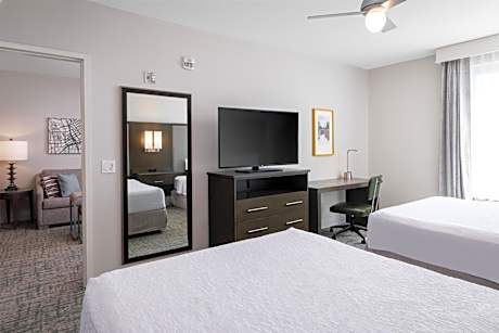 Queen Suite with Two Queen Beds - Mobility and Hearing Access/Non-Smoking