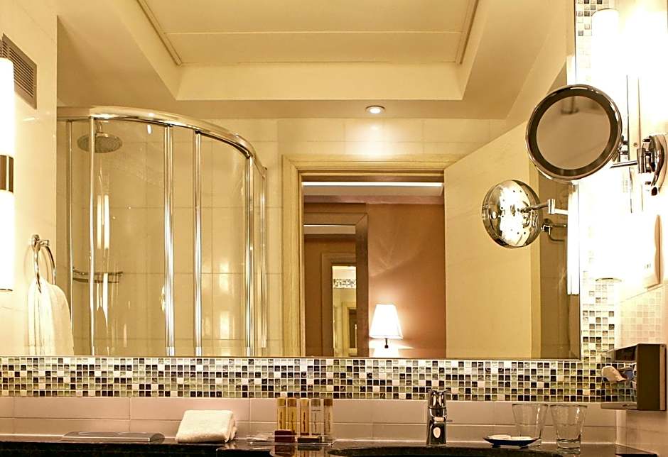 Crowne Plaza Limassol By IHG