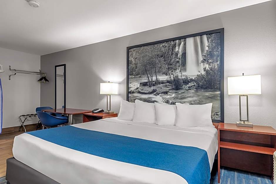 Days Inn & Suites by Wyndham Flagstaff I-40