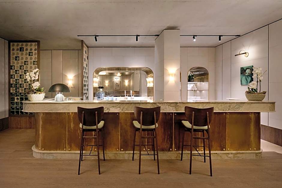 Stradom House, Autograph Collection