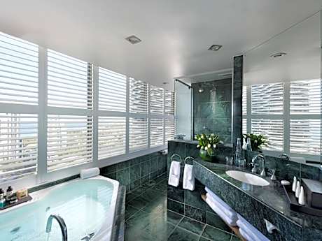 LUXURY ROOM, 1 King Size Bed, Ocean Views, Spa