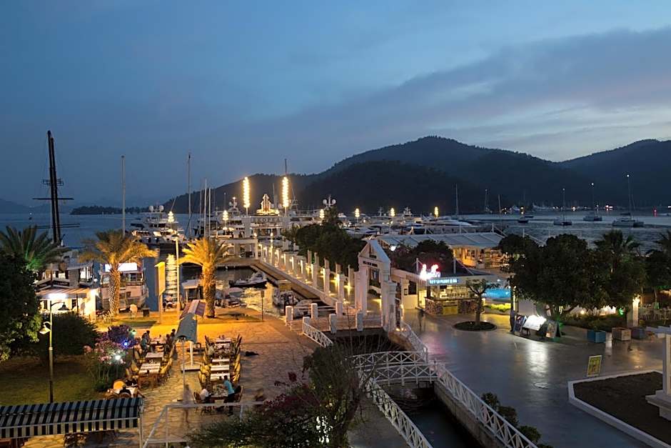 Dedeminn Marina Hotel