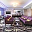 La Quinta Inn & Suites by Wyndham Arlington North Six Flags Drive