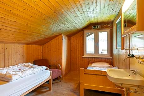 Twin Room with Shared Bathroom and Mountain View
