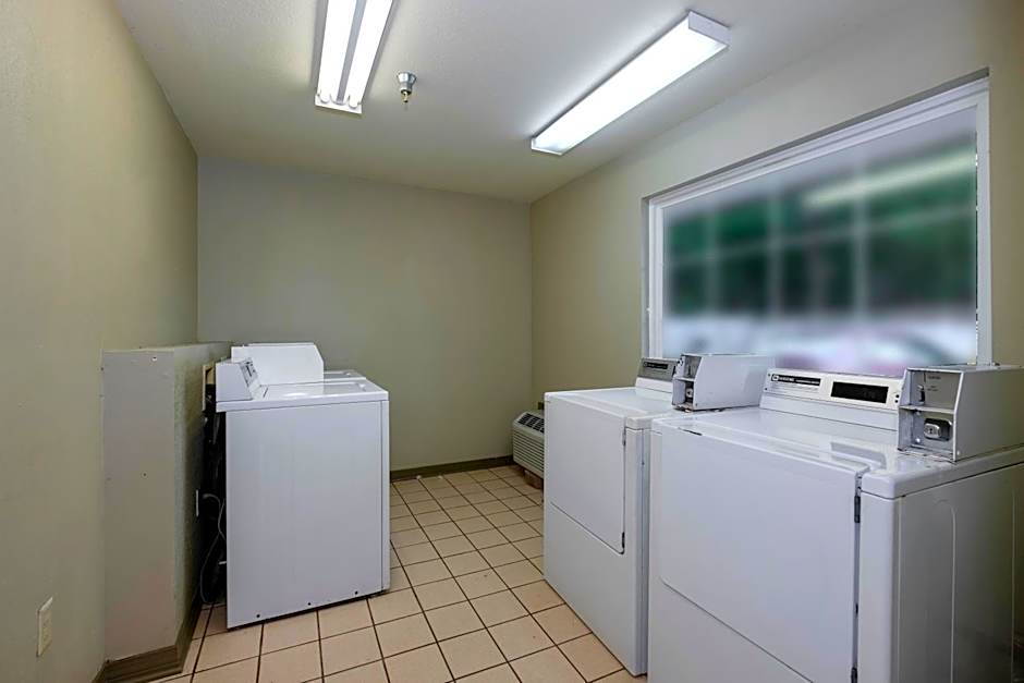 Red Roof PLUS+ Hammond