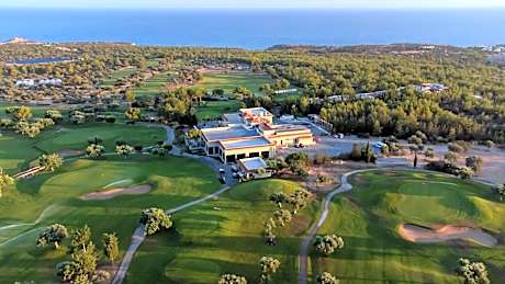 Korineum Golf & Beach Resort - Alojamientos en KYRENIA