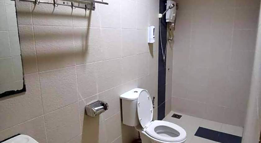 PAVILION INN HOTEL LUMUT