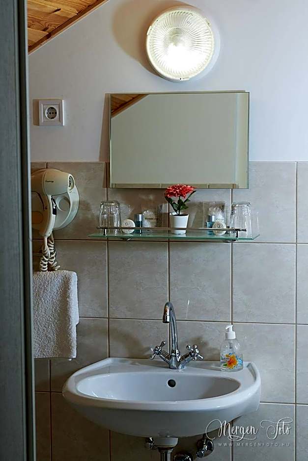 Kamarás Klastrom House