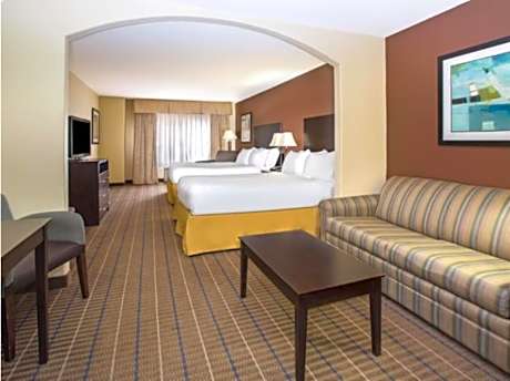 2 Queen Beds Suite Addl Living Area