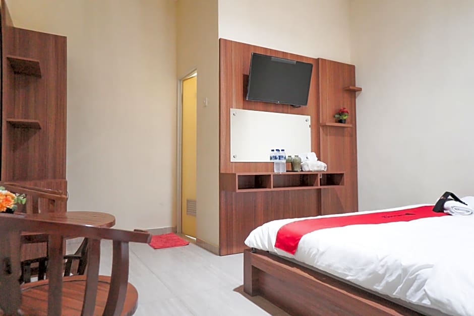 RedDoorz Syariah near Exit Tol Malang