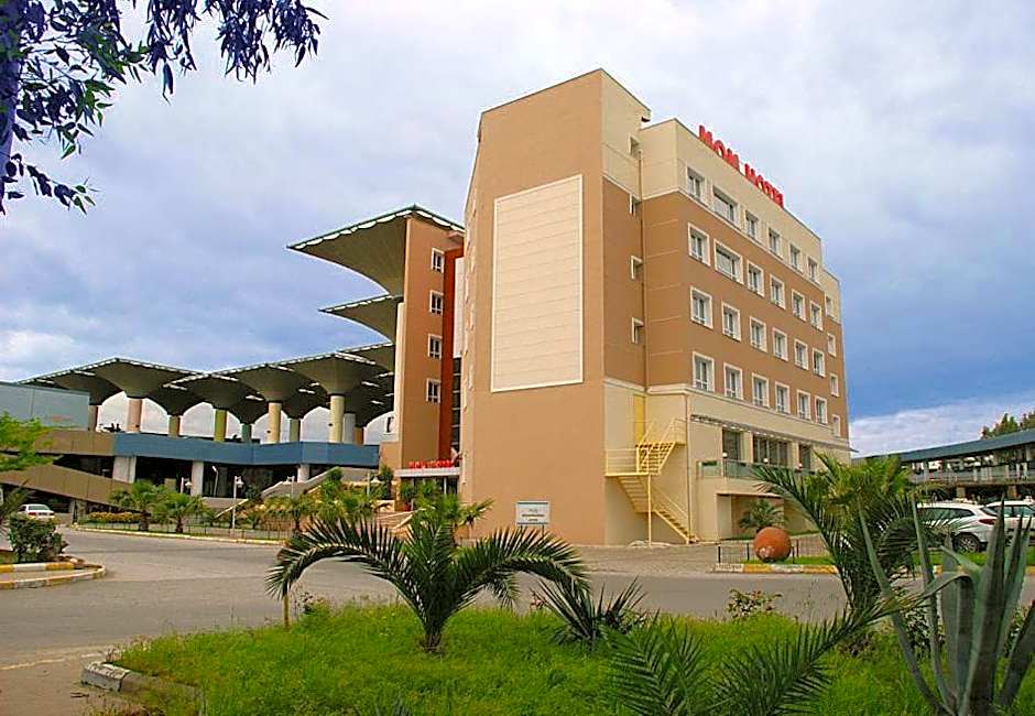 Mom Hotel