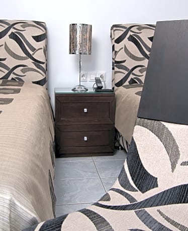 DELUXE WITH PRIVATE TERRACE