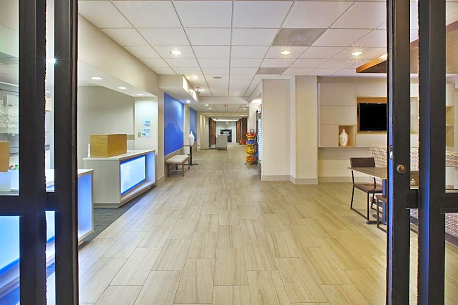 Holiday Inn Express Hotel & Suites Manchester Conference Center By IHG