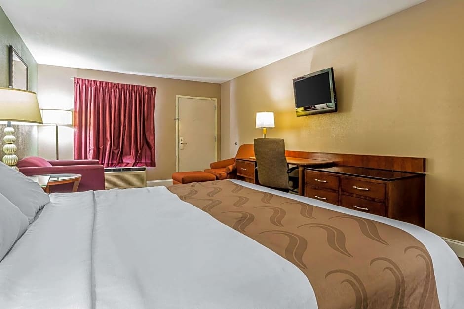 Quality Inn & Suites near Robins Air Force Base