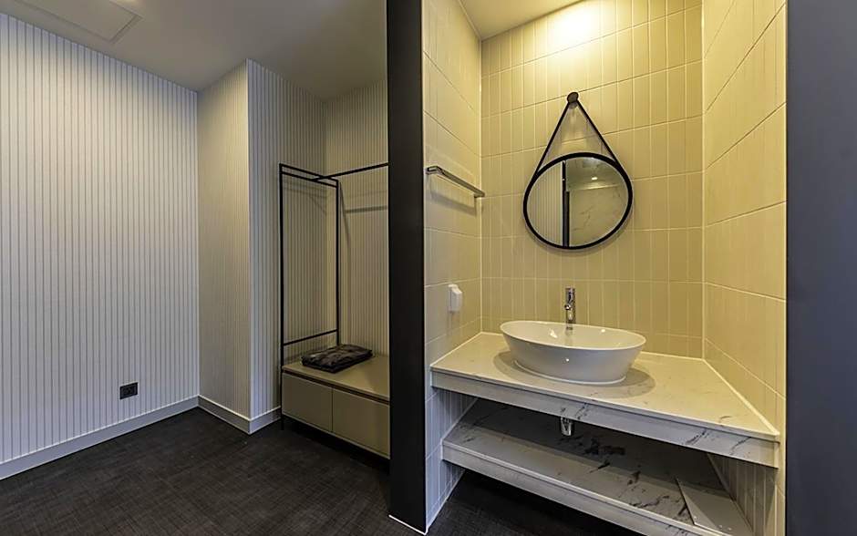 Brown-Dot Hotel Deokcheon