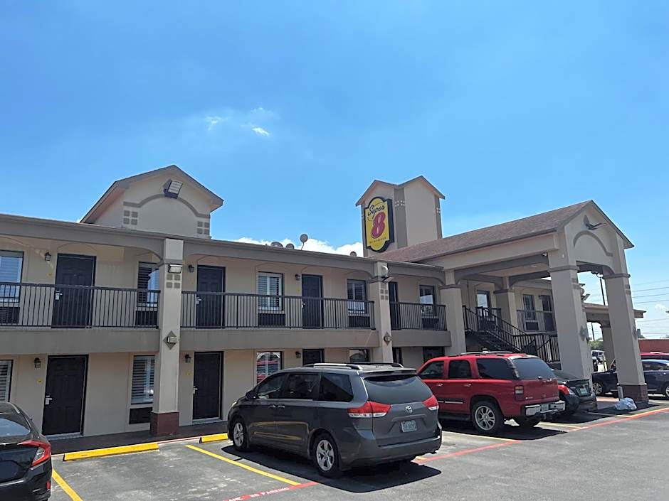 Super 8 by Wyndham Baytown/Mont Belvieu