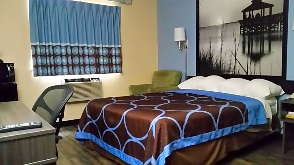 Super 8 by Wyndham Greenville