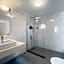 Moonshine Hotel & Suites