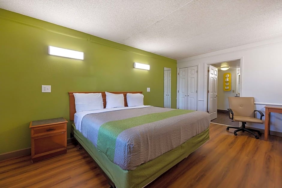 Motel 6-Knoxville, TN