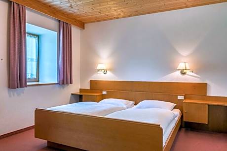 Two-Bedroom Deluxe Apartment with Garden View