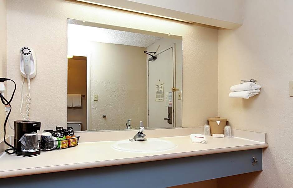Red Roof Inn Santa Ana