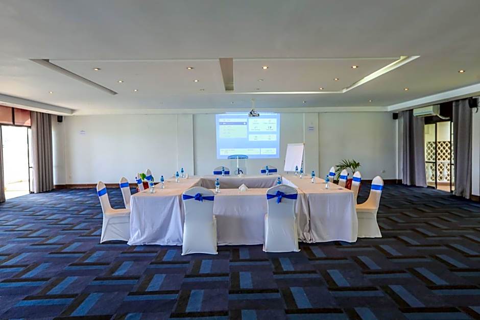 CityBlue Creekside Hotel & Suites