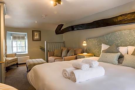 Suite with Mountain View