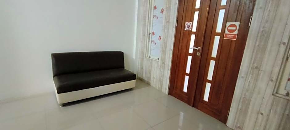 Hotel O Wisma Deli Syariah Near RSUD Nene Mallomo Sidenreng Rappang