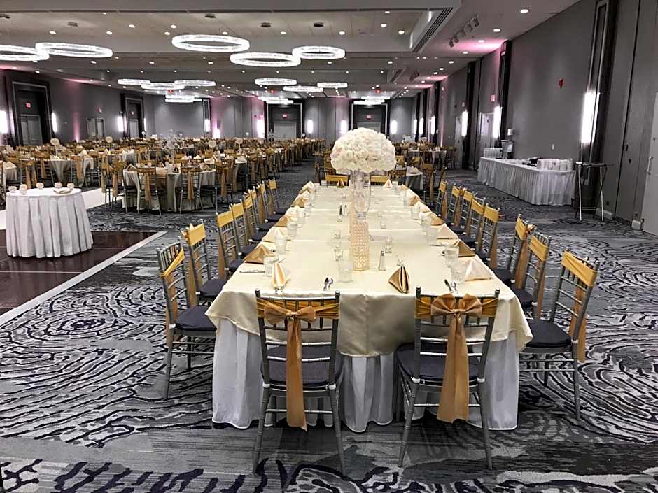 Holiday Inn Chicago Northwest/Crystal Lake/Convention Center By IHG