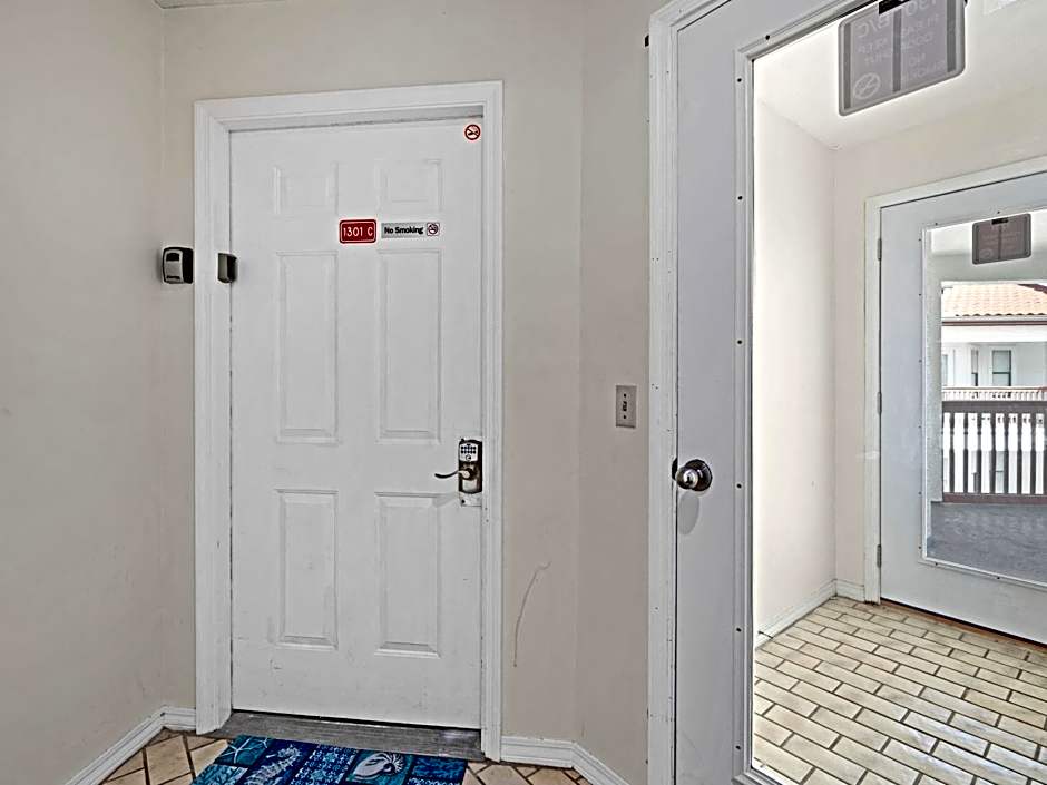 Charming Beach Studio With Pool & Sauna