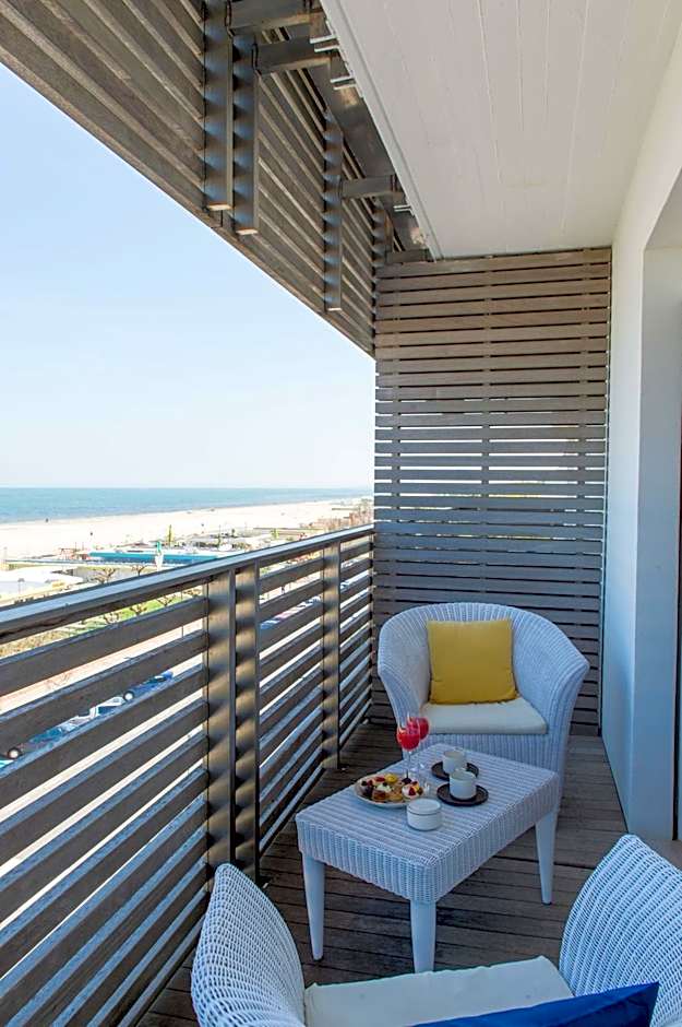 Kiss Beachfront Hotel & Restaurant