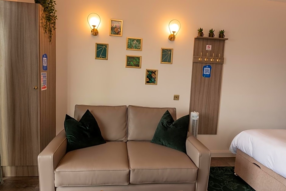 Arranview Lochside Pods & Lodges all with private Hot-tubs