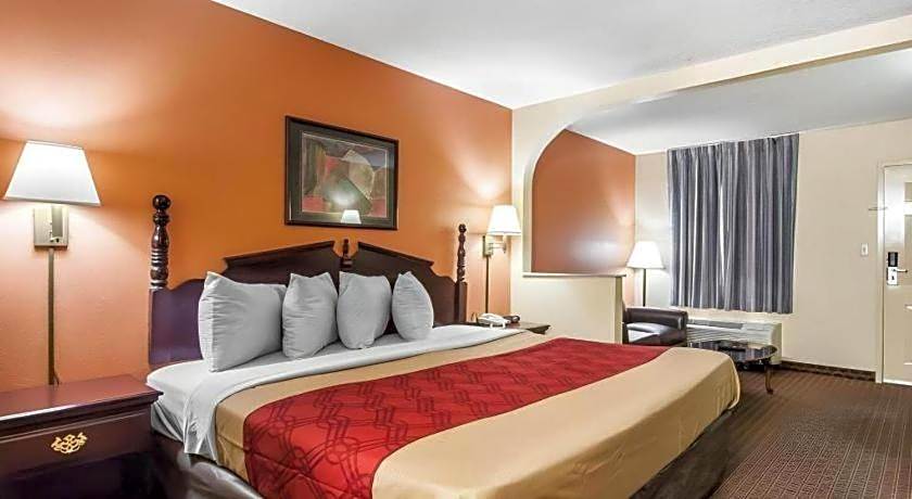 Econo Lodge Inn & Suites I-20, Exit 73