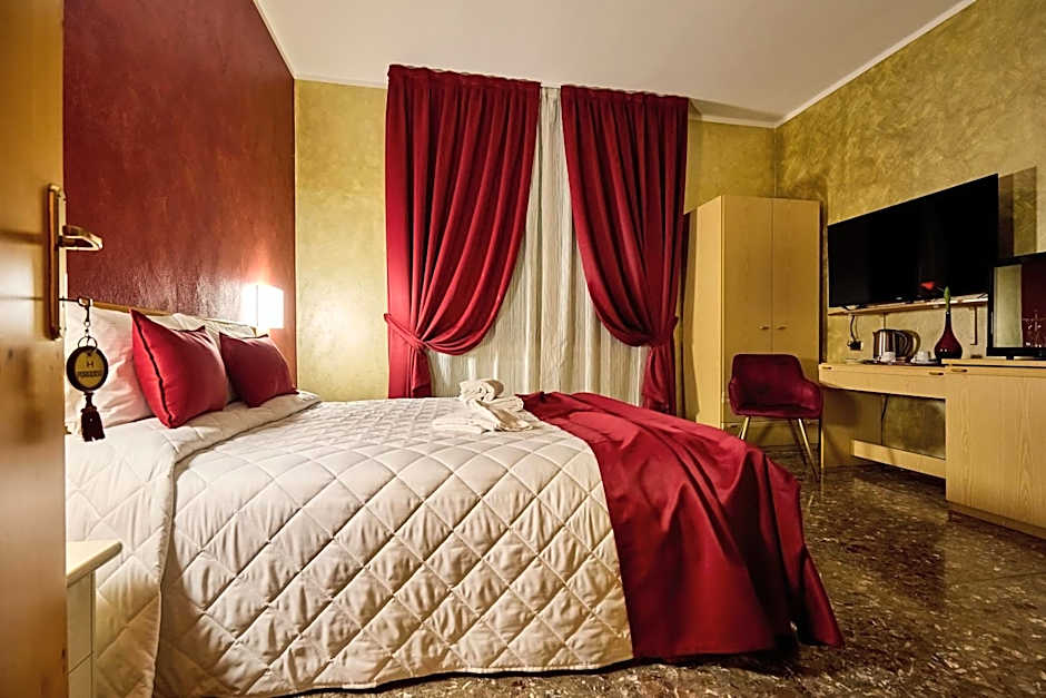 HOTEL PARADISO