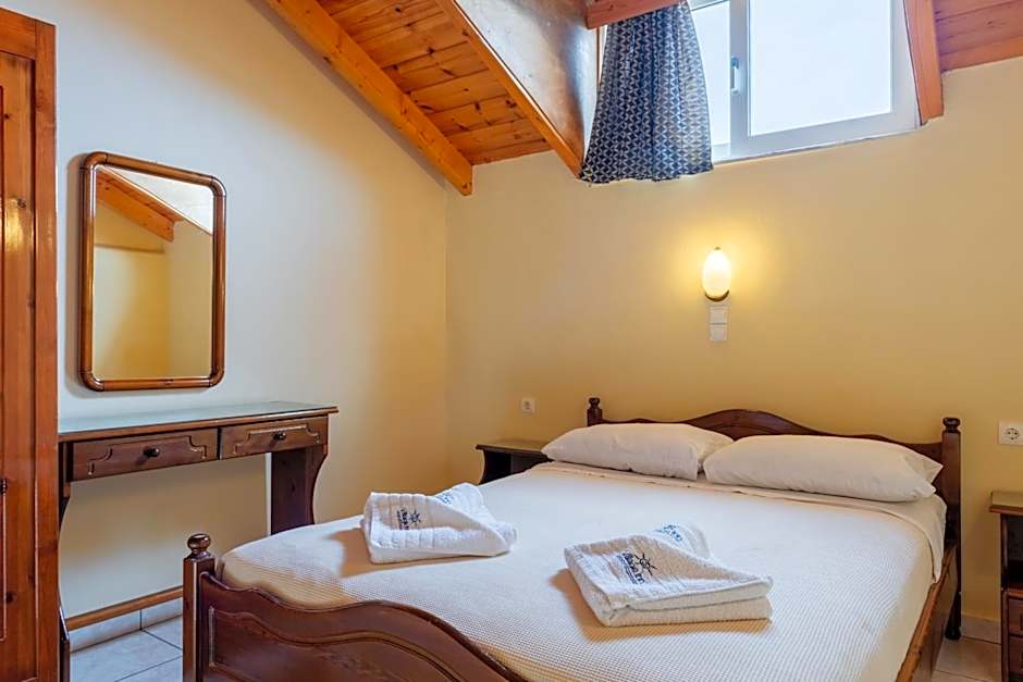 Village Inn Studios & Family Apartments