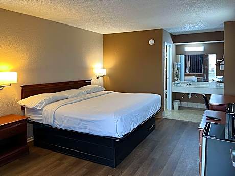 1 King Bed | Suite, Non-Smoking, Kitchen