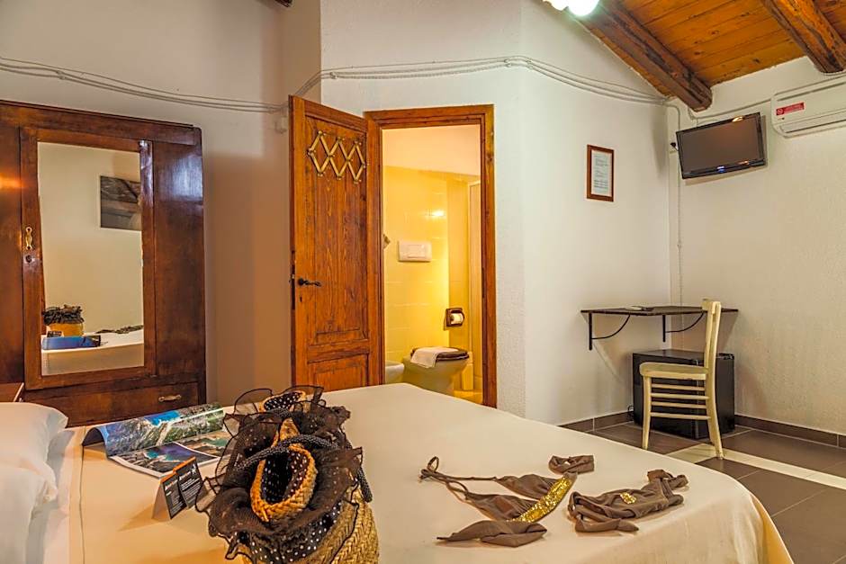 The Old Farm Asfodeli - Adults Only