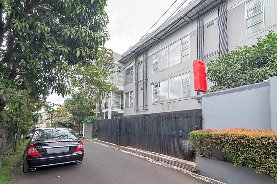 RedDoorz near Trans Studio Mall Bongo Residence