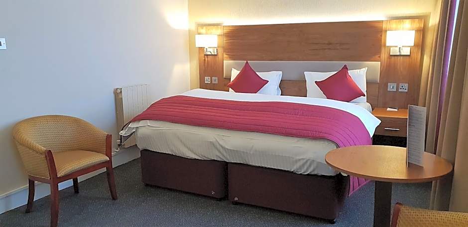 Photo 1 of 10 of Executive 1 Bedroom 2 Twin Beds, Sea View