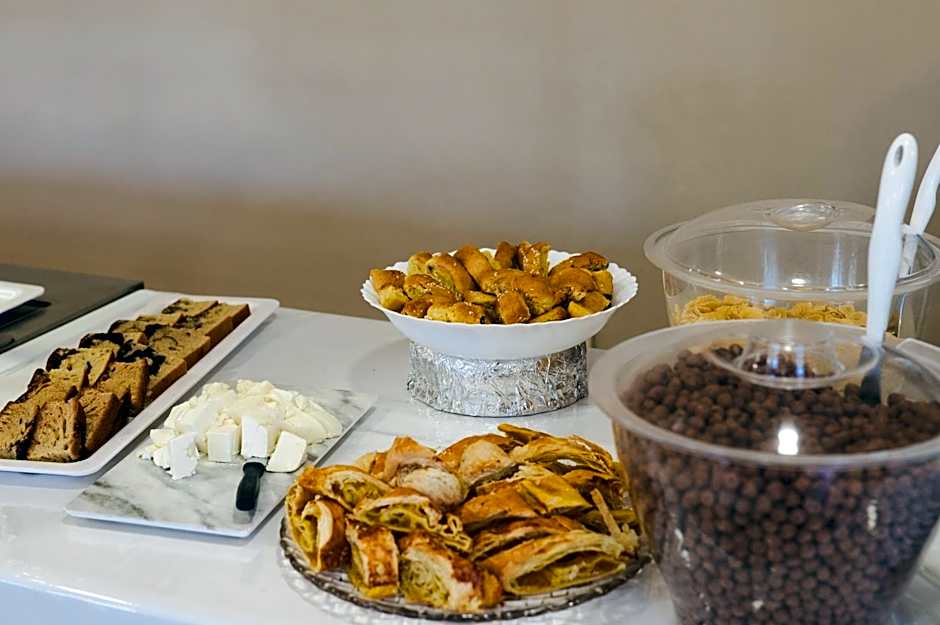 Village Inn Studios & Family Apartments