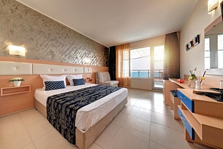 Double or Twin Room with Balcony (2 Adults + 1 Child)