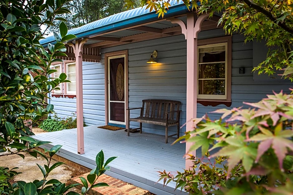 Whispering Pines Chalet & Cottages