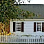Colonial Houses, an official Colonial Williamsburg Hotel