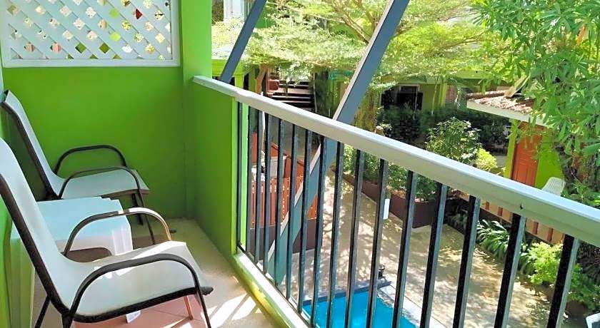 Khaolak C-nior Bungalows