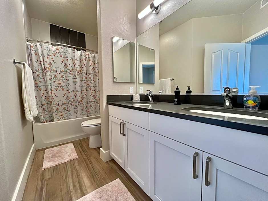 Spacious 2 Bedroom 2 Bathroom In Gated Community