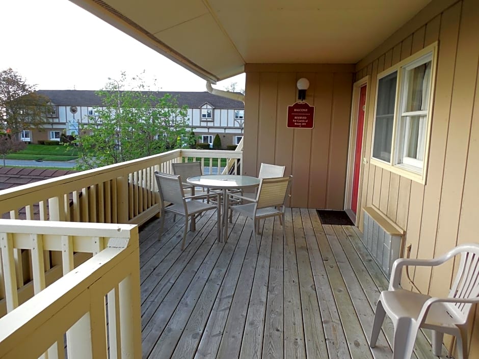 Ludington Pier House