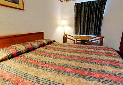 Americas Best Value Inn & Suites Macon at Eisenhower Pkwy